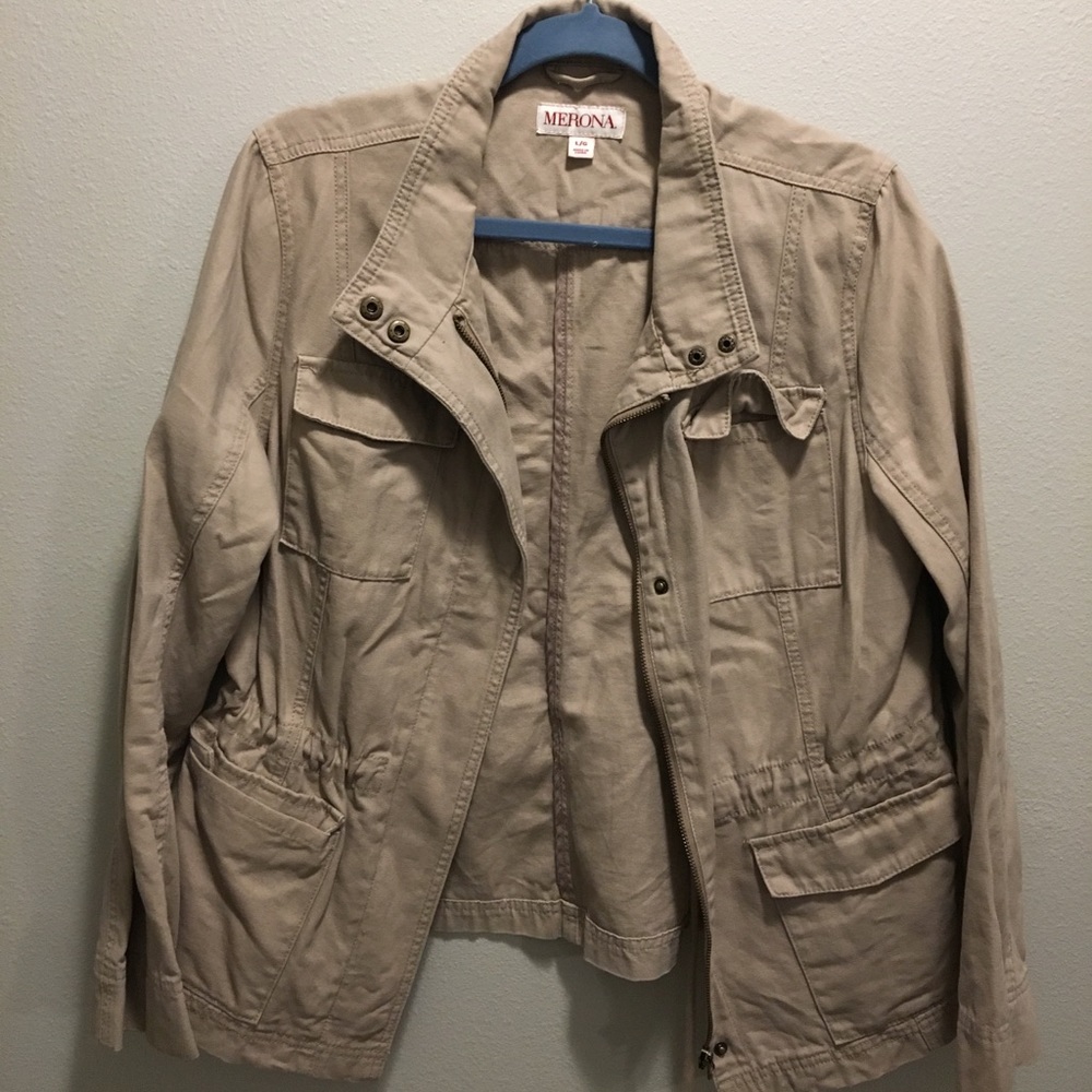 Zip-up waist fitting jacket